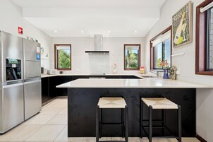 Comfort Apartment, 3 Bedrooms, Partial Ocean View | Private kitchen | Electric kettle