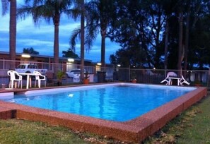 Outdoor pool - Mayfield Motel (Mayfield West)