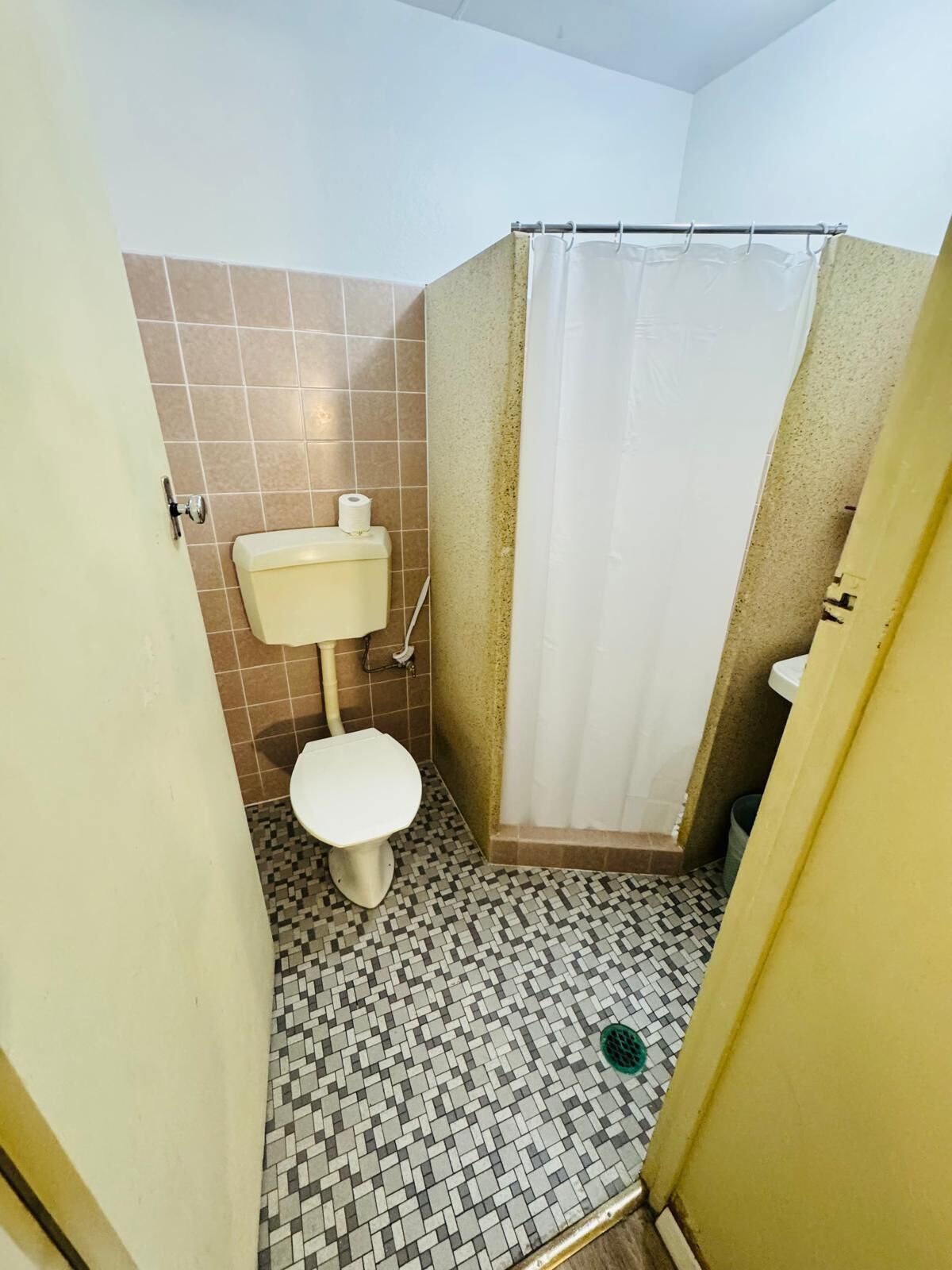 تجهيزات دش، مستلزمات مجانية للعناية الشخصية، مناشف