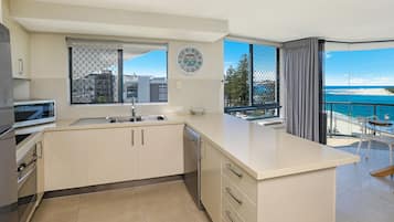 华丽公寓, 2 间卧室, 海洋景观 (Level 5) | 私人厨房 | 大冰箱、微波炉、烤箱、炉灶