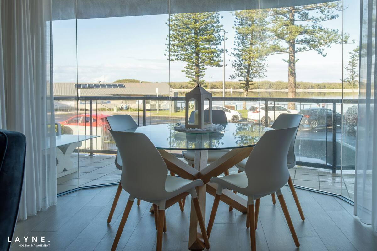 Departamento superior, vista al mar | Insonorización, tabla de planchar con plancha, cunas y camas extra 