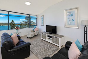 Living area - Cerulean Apartments (Caloundra)