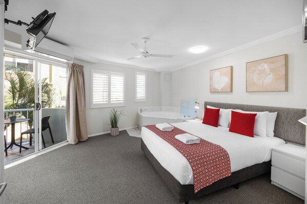 Individually decorated, individually furnished, soundproofing - Cerulean Apartments (Caloundra)