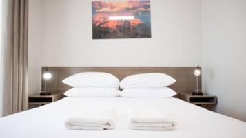 Standard 1 Bedroom - Sleeps 4 | 2 bedrooms, iron/ironing board, free WiFi, bed sheets