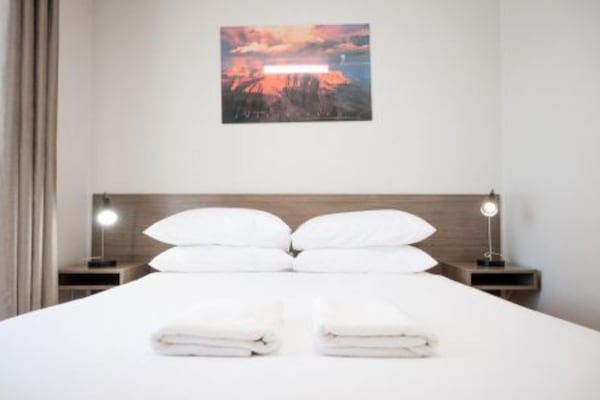 Standaard huisje, 1 slaapkamer (Sleeps 4) | Een strijkplank/strijkijzer, gratis wifi, beddengoed