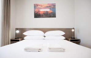 Standaard huisje, 1 slaapkamer (Sleeps 4) | Een strijkplank/strijkijzer, gratis wifi, beddengoed