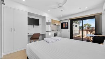 Iron/ironing board, free WiFi, bed sheets