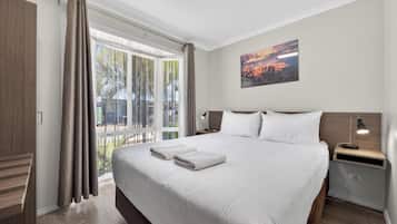 Iron/ironing board, free WiFi, bed sheets