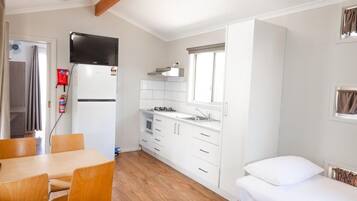 Standard 1 Bedroom - Sleeps 3 | In-room dining