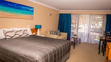 Desk, iron/ironing board, WiFi, bed sheets