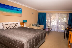 Double Room, Kitchenette | Desk, iron/ironing board, WiFi, bed sheets