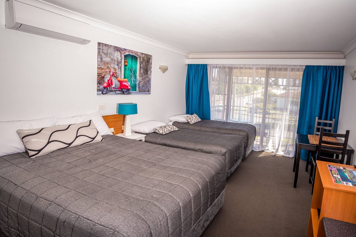 Family Room, Kitchenette | Desk, iron/ironing board, WiFi, bed sheets