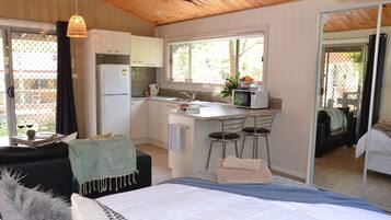 Queenslander - Linen/Towels Supplied | Living area | 0-inch flat-screen TV with digital channels, TV