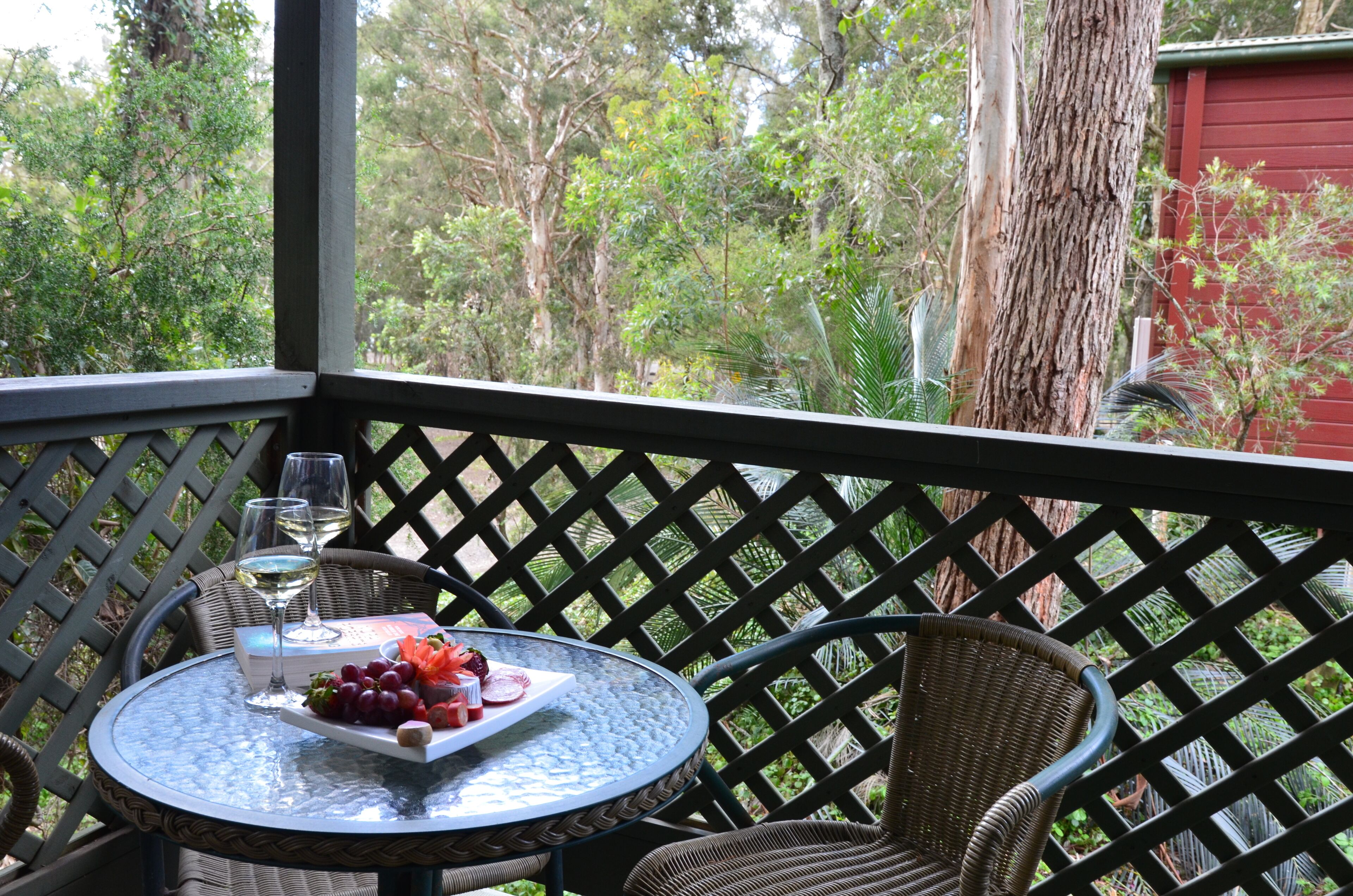 Suite Keluarga, 2 kamar tidur, Bebas Asap Rokok, dapur (Linen/Towels Supplied to the Main Bed) | Teras/patio