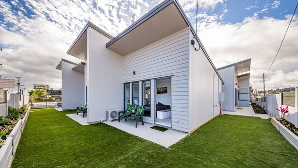 A modern house with a flat roof, a covered patio, and a well-maintained lawn. - Kingaroy Country Motel (Kingaroy)