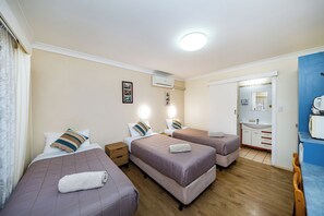 Triple Non Smoking Room (3 x single beds or 1 x king bed & 1 x single bed) | Premium bedding, individually decorated, laptop workspace