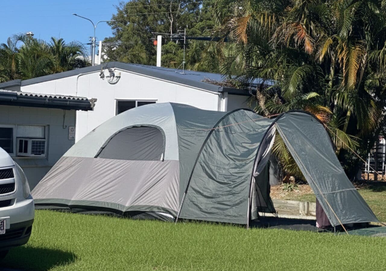 Grass Powered Site - with Shared Bathroom. Bring your own Caravan or Tent | 免費 Wi-Fi