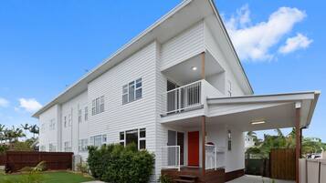 Garden Penthouse, 4 Bedrooms, Non Smoking, Kitchen | Property grounds