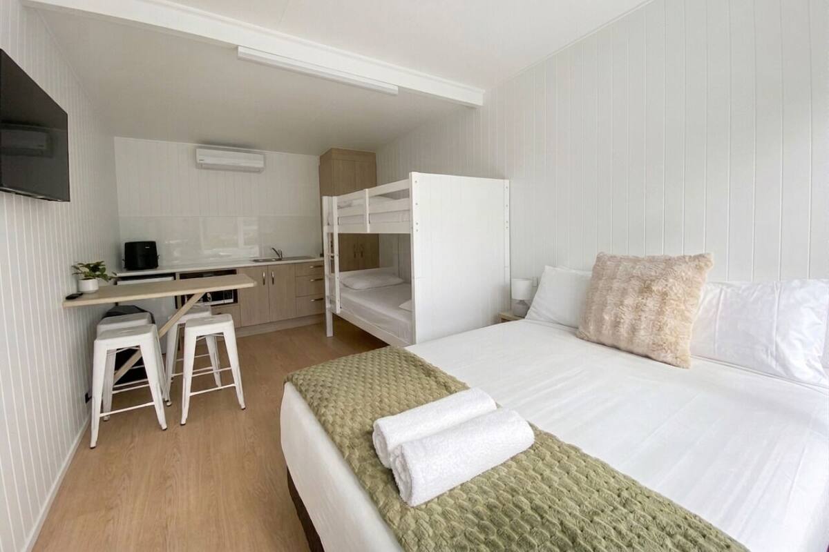 Basic Studio (4B), Non Smoking, Kitchenette (Shared Bathroom) | WiFi (free)