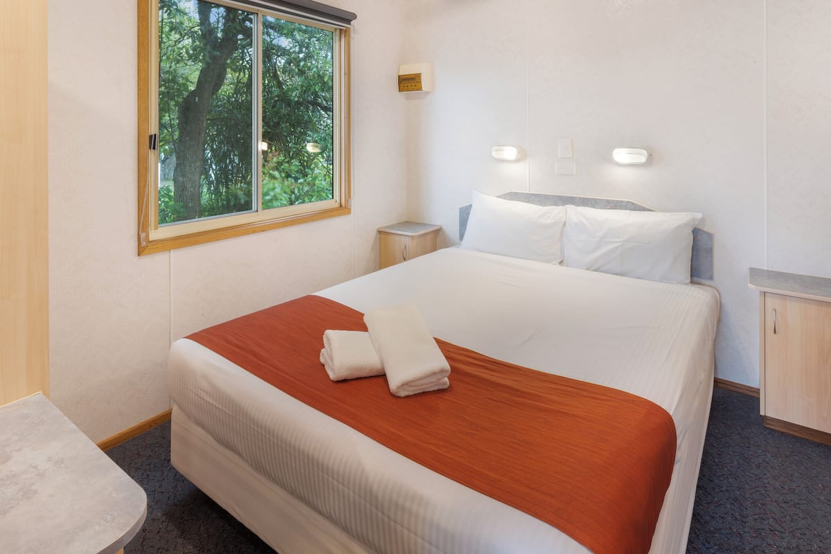 Standaard suite, 2 slaapkamers, niet-roken, keuken (Holiday Cabin - 2 Bedroom) | 2 slaapkamers, gratis wifi
