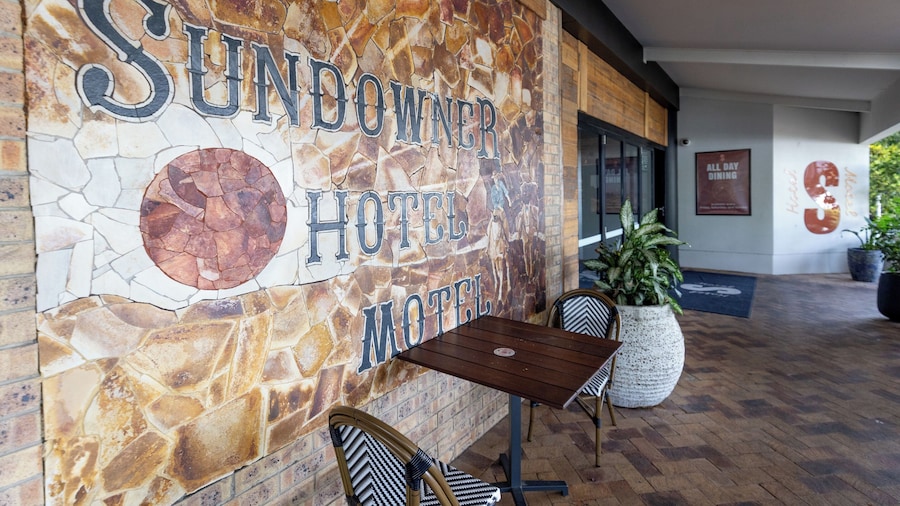 Sundowner Hotel Motel