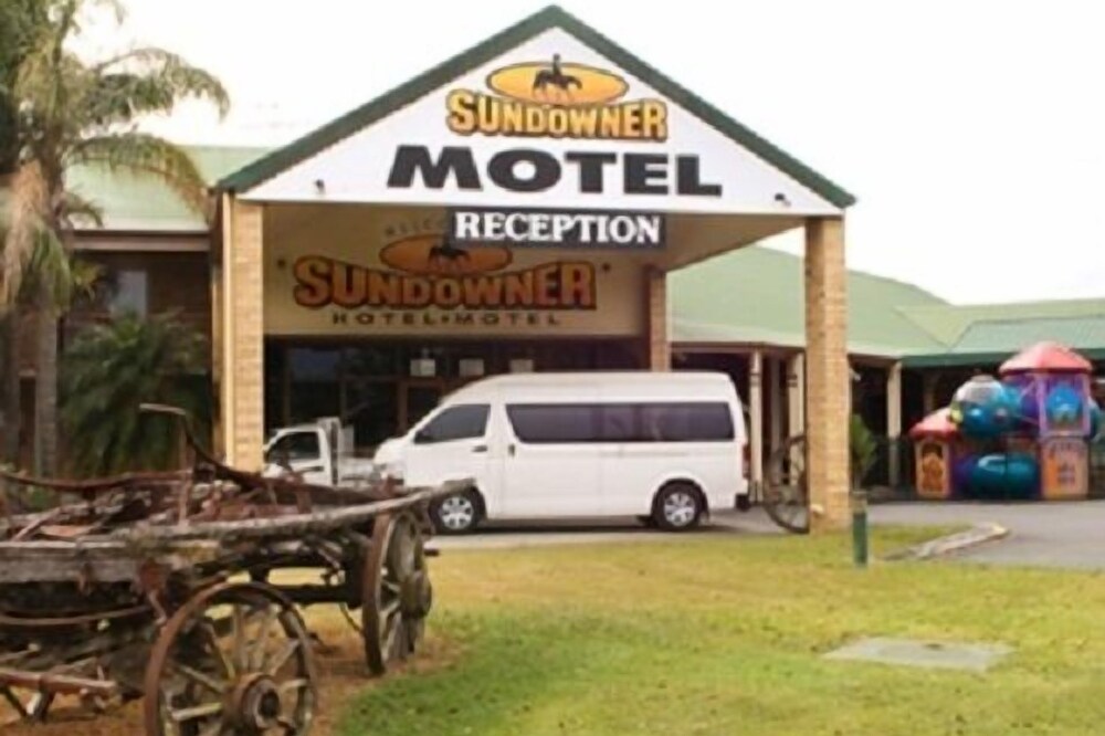 Sundowner Hotel Motel