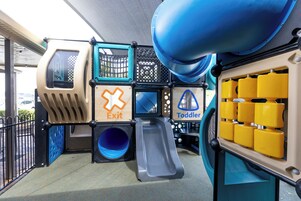 Área de juegos infantiles al aire libre