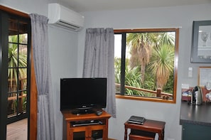 One Bedroom Cottage | Living room