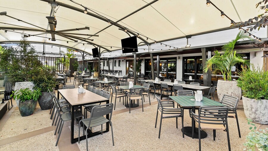 Morayfield Tavern & Motel