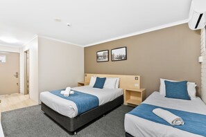 Standard Twin | Egyptian cotton sheets, premium bedding, iron/ironing board, travel crib - Morayfield Tavern & Motel (Caboolture South)