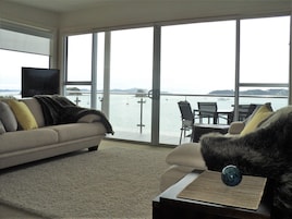 Penthouse  | Living area | Flat-screen TV, DVD player