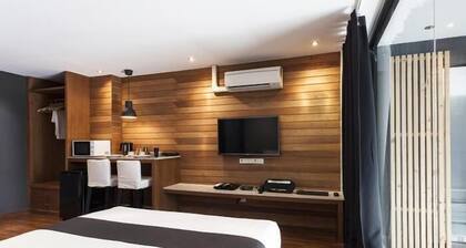 5ive Beach House Hotel