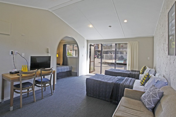 Quadruple Room | Desk, iron/ironing board, free WiFi, bed sheets