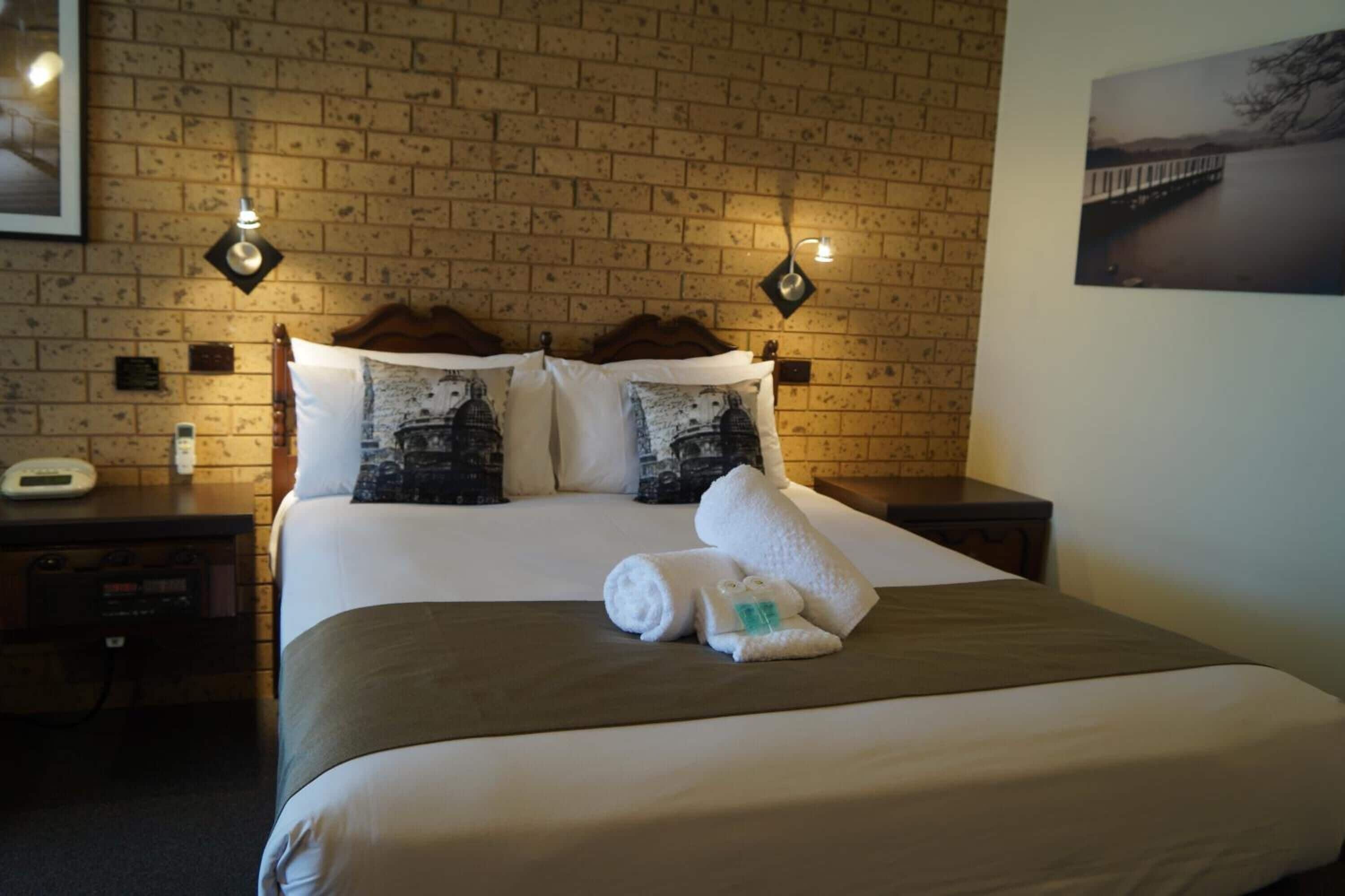 Soundproofing, free WiFi, bed sheets