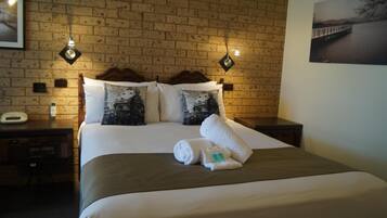 Soundproofing, free WiFi, bed sheets