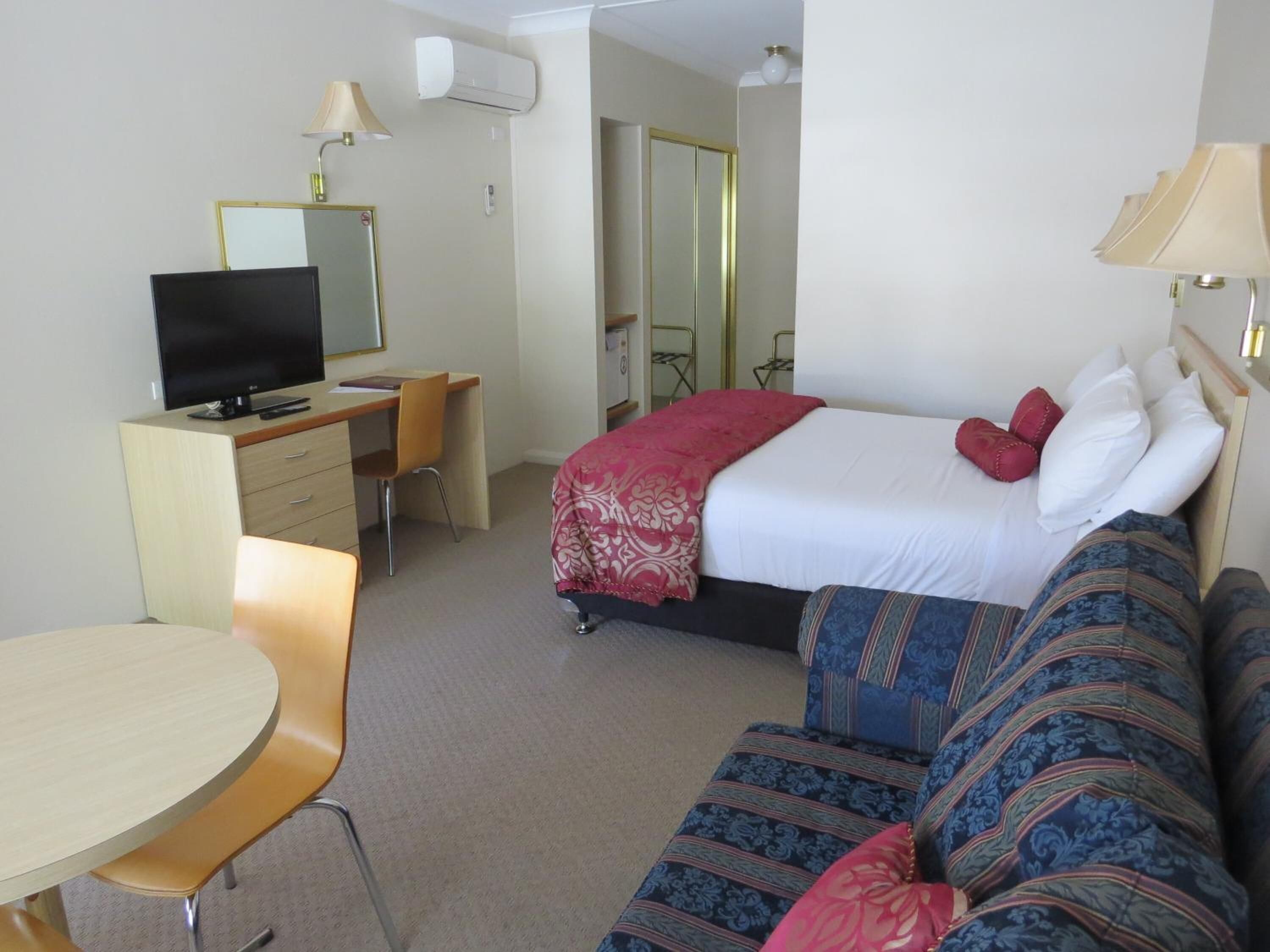 办公桌、隔音、熨斗/熨衣板、免费 WiFi