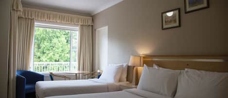 Desk, soundproofing, iron/ironing board, free WiFi