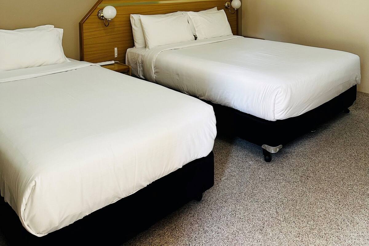 Executive Twin Room - Upstairs | Desk, soundproofing, iron/ironing board, WiFi (free)