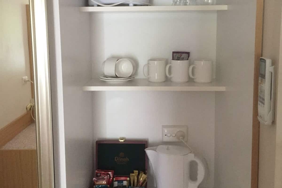 Executive Queen Room (Spa Bath) | Private kitchenette | Fridge, coffee/tea maker, electric kettle
