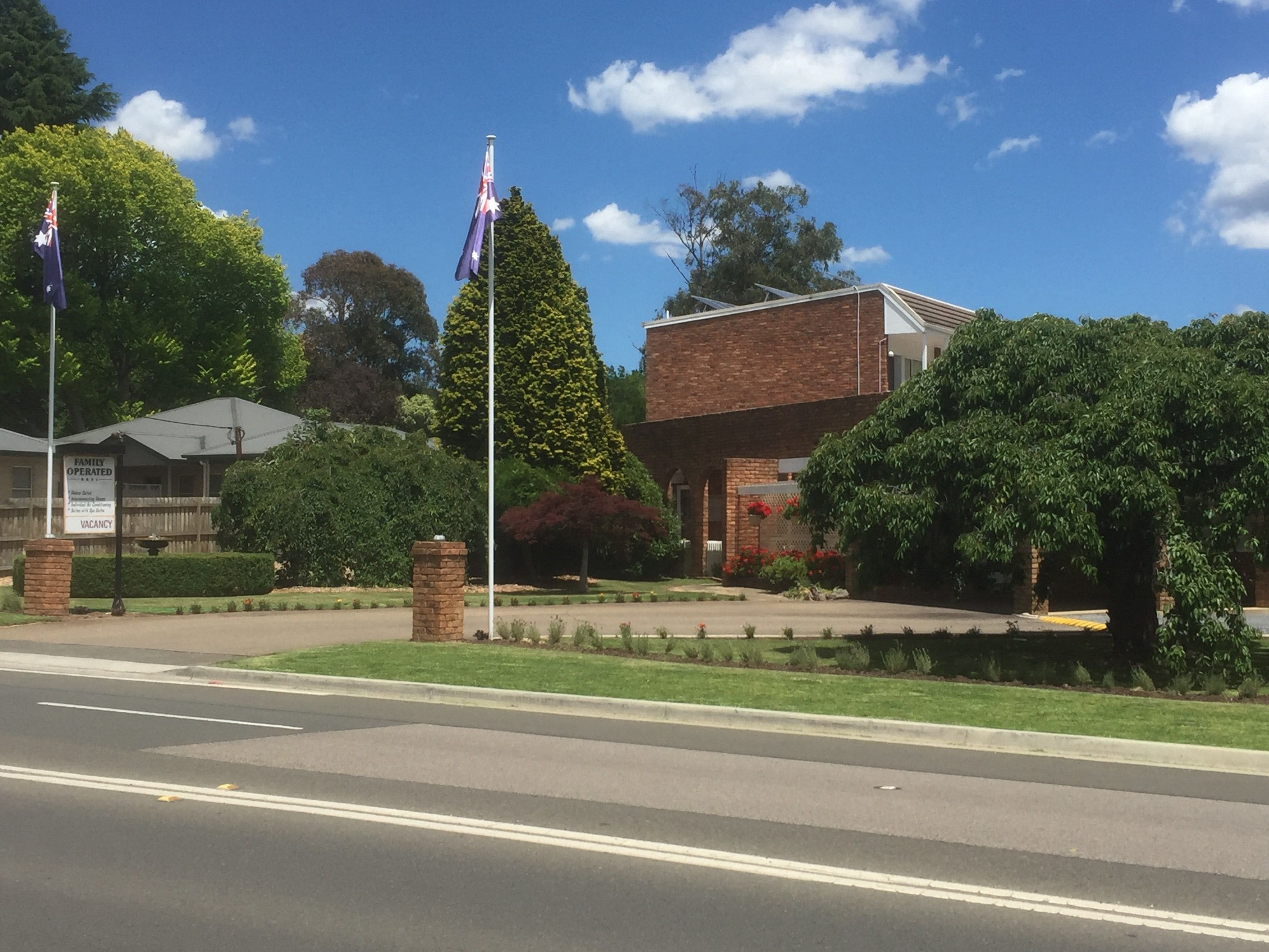 Check-in/check-out kiosk