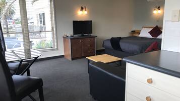 Studio with Kitchenette | Living area