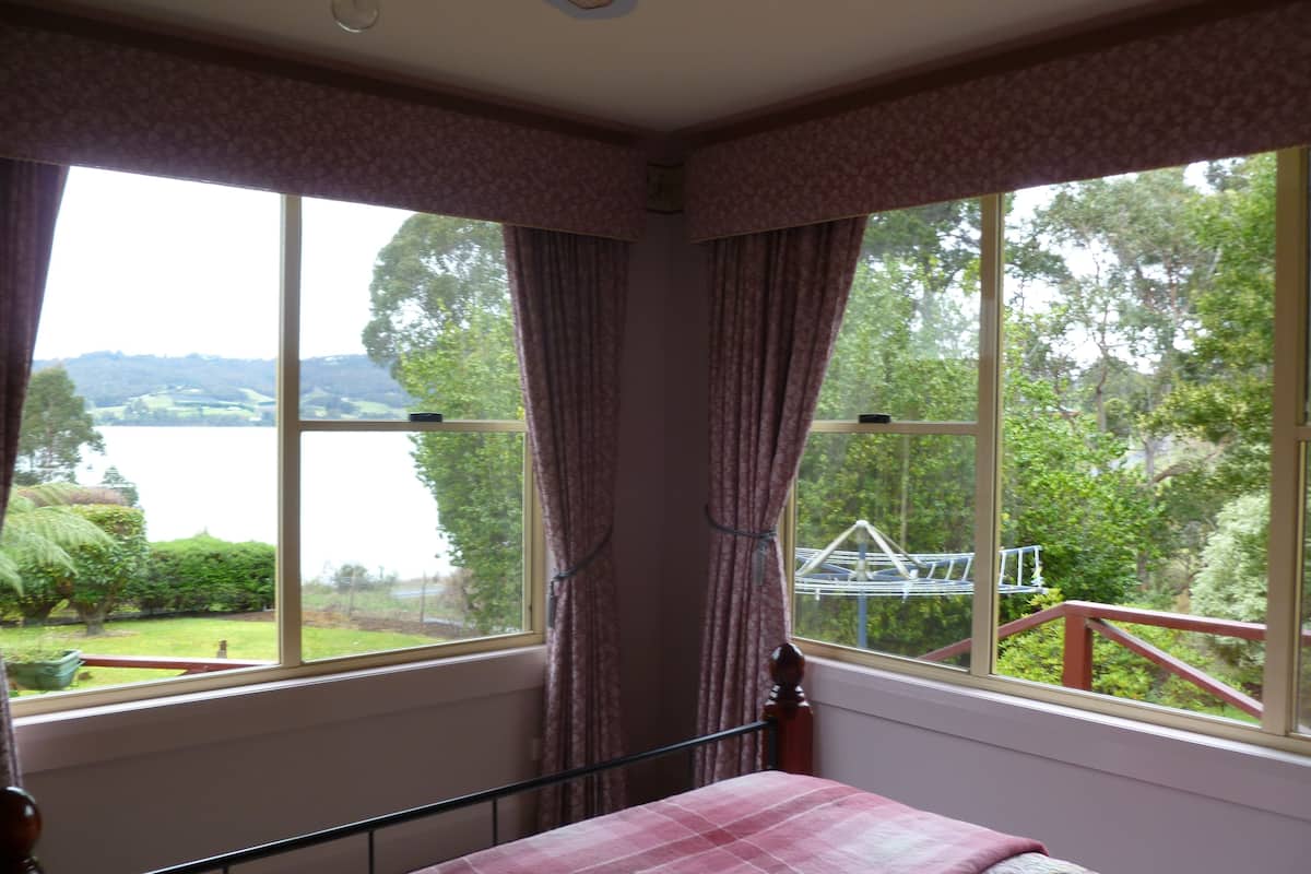 Standard-sviitti, 2 makuuhuonetta, tupakointi kielletty, keittotila (RIVER VIEW APARTMENT) | 1 makuuhuone, silitysrauta/-lauta, ilmainen Wi-Fi, vuodevaatteet