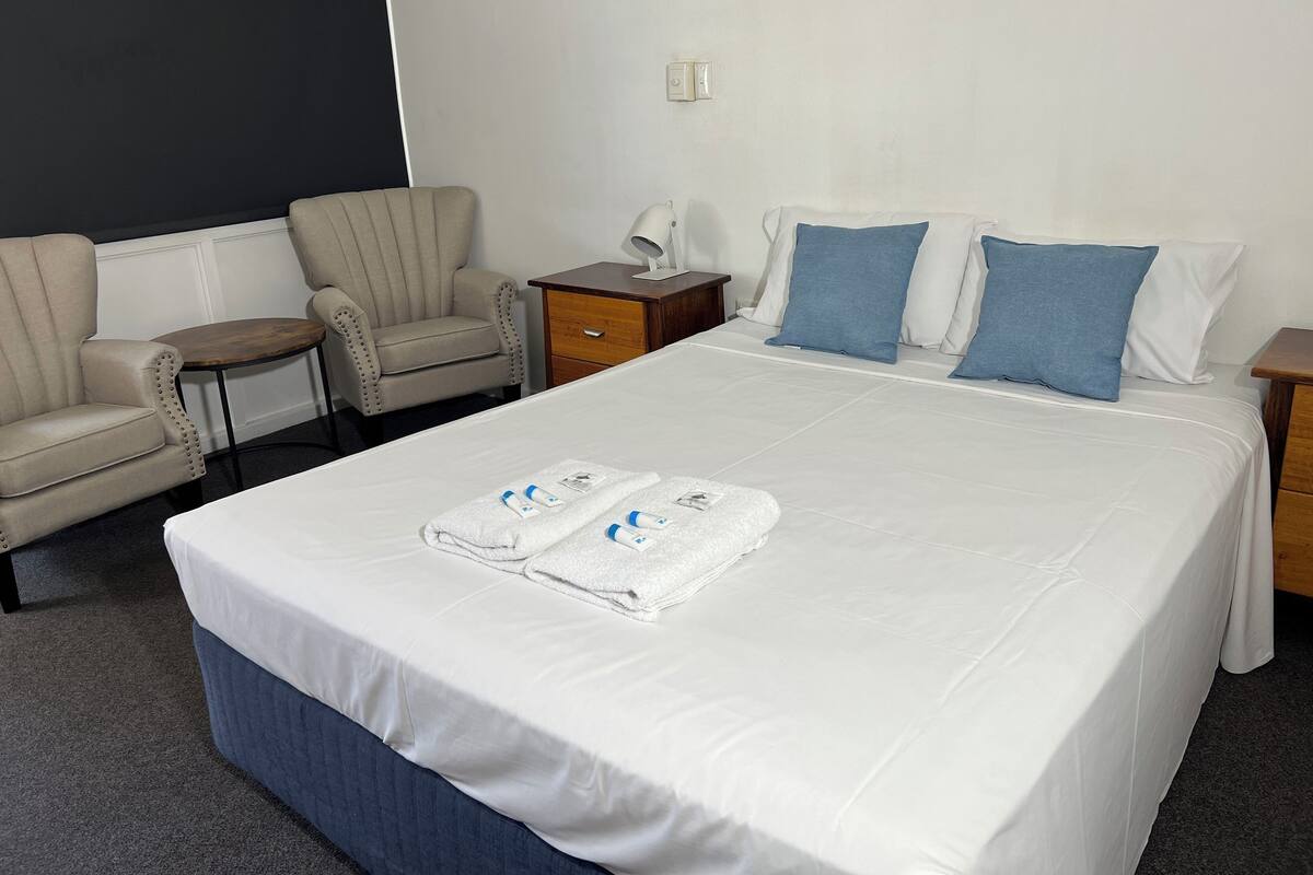 Quarto standard, para não fumantes (Queen Room) | 1 quarto, roupas de cama premium, Wi-Fi de cortesia, roupa de cama