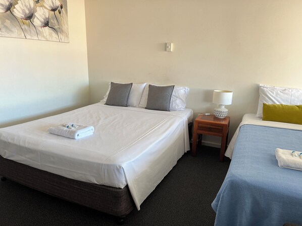 Quarto duplo família | 1 quarto, roupas de cama premium, Wi-Fi de cortesia, roupa de cama