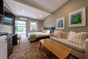 标准双人房, 无烟房 (Standard Motel Room) | 办公桌、熨斗/熨衣板、免费 WiFi、床单