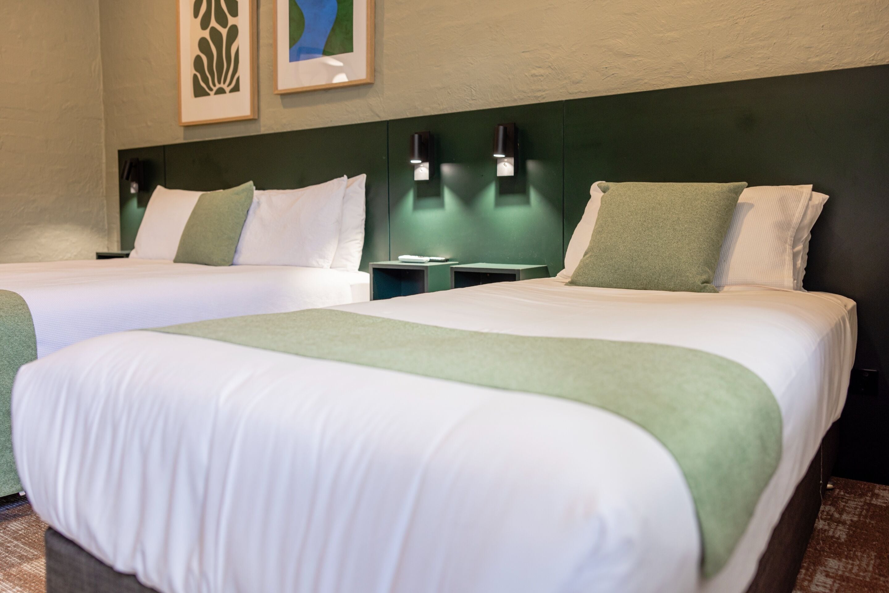 standard triple room, non smoking (standard motel room) | desk, iron/ironing board, free wifi, bed sheets