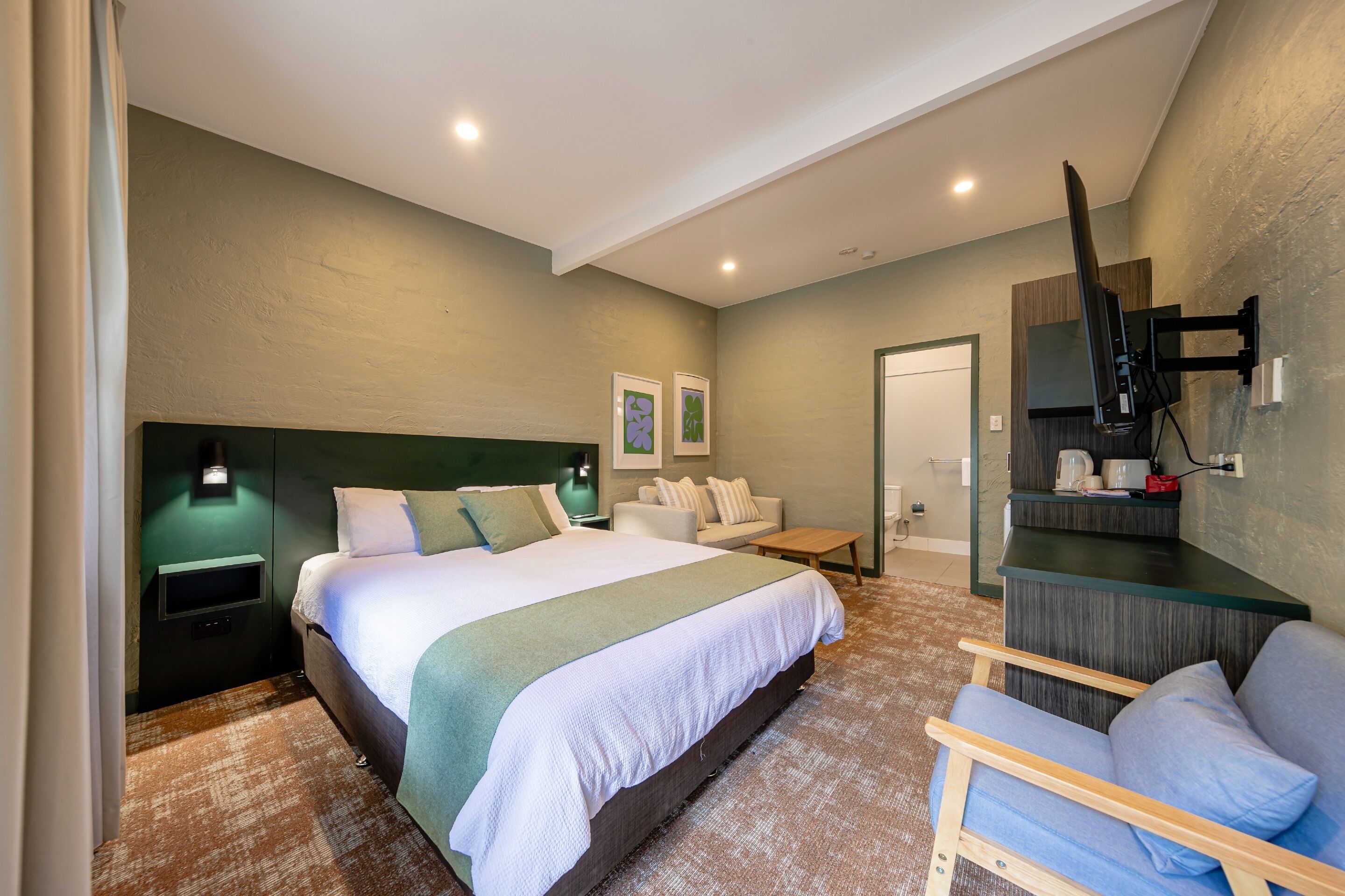 standard double room, non smoking (standard motel room) | desk, iron/ironing board, free wifi, bed sheets