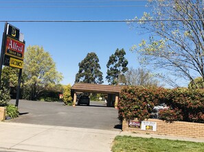 A motor inn with a sign indicating a vacancy.