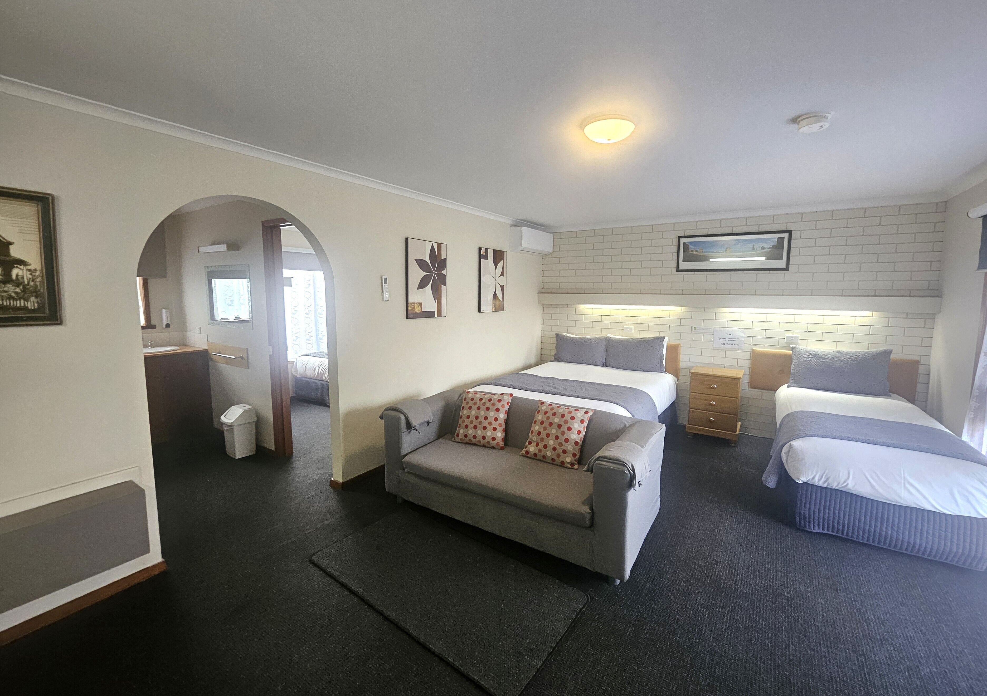 Suite familiar, 2 habitaciones, para no fumadores | Escritorio y wifi gratis 