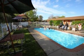 Outdoor pool - Alfred Motor Inn (Alfredton)